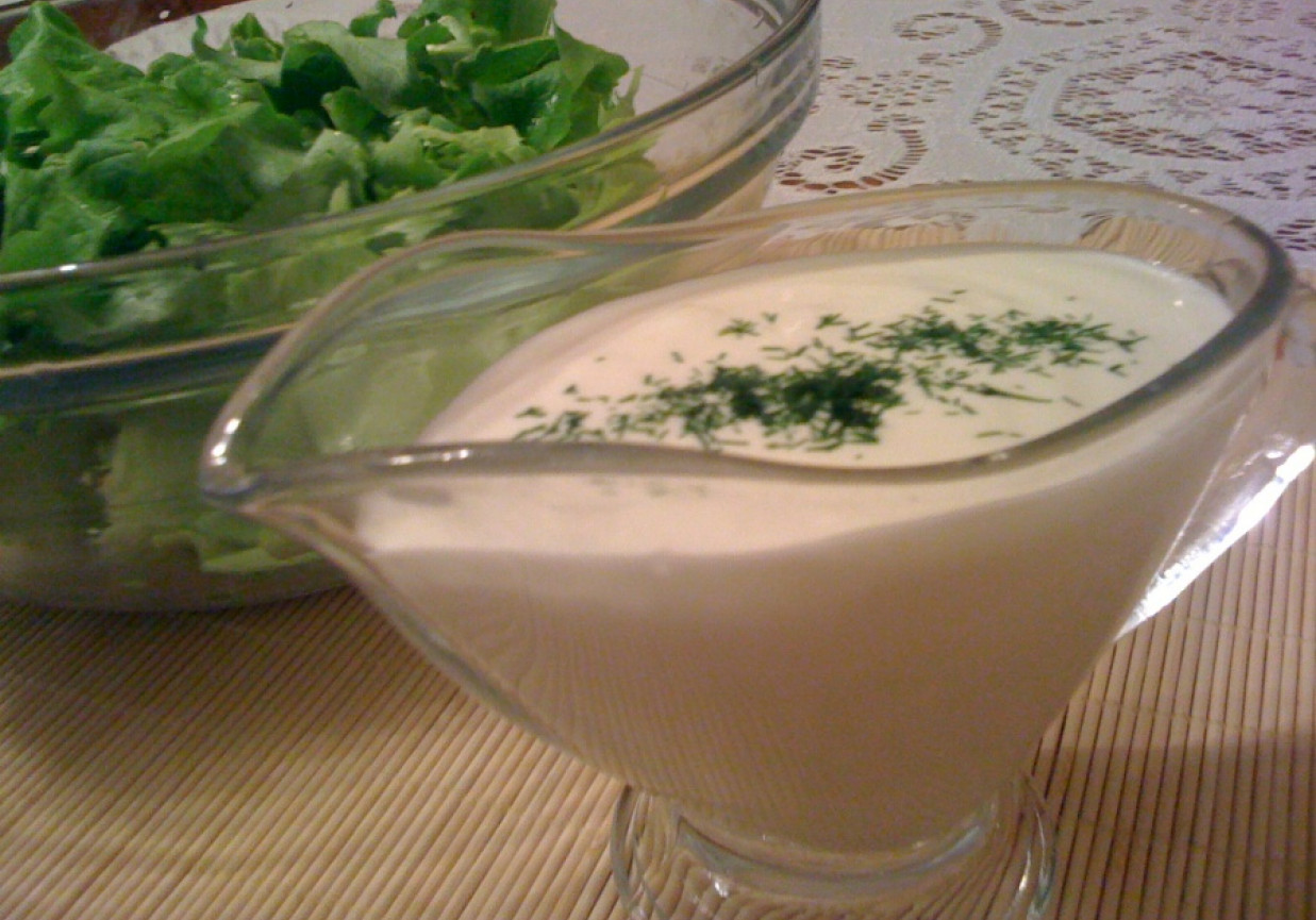 Sałata masłowa w sosem słodko-kwaśnym na jogurcie greckim foto
