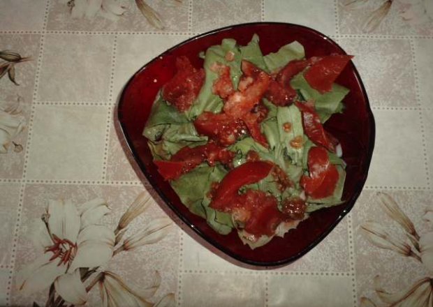 Fotografia przedstawiająca Sałata z pomidorami