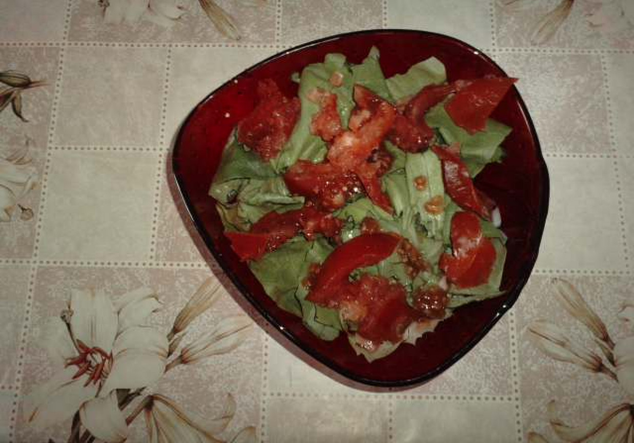 Sałata z pomidorami foto