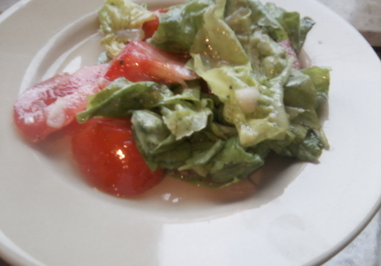 Sałata z pomidorem do obiadu foto