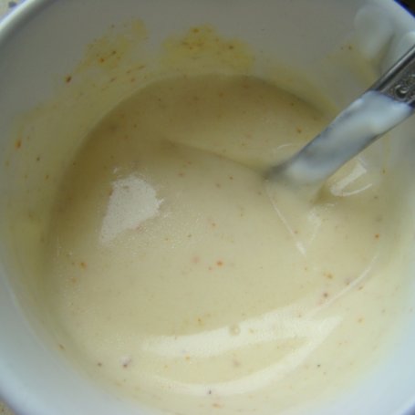 Krok 2 - Sałata z sosem jogurtowo - majonezowym foto