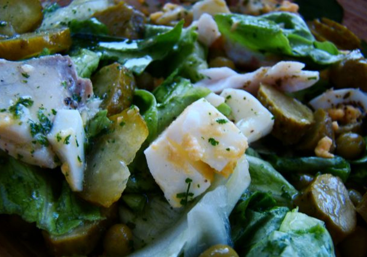 sałatak kolacyjna z dorszem foto