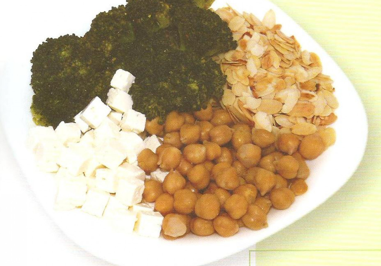 SAŁATKA BROKUŁOWA Z SEREM FETA - DoradcaSmaku.pl