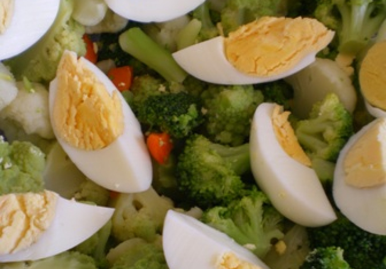 Sałatka brokułowo-jajeczna foto