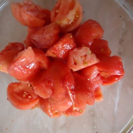 Krok 2 - Sałatka brokułowo-jajeczno-pomidorowa z sosem czosnkowym foto