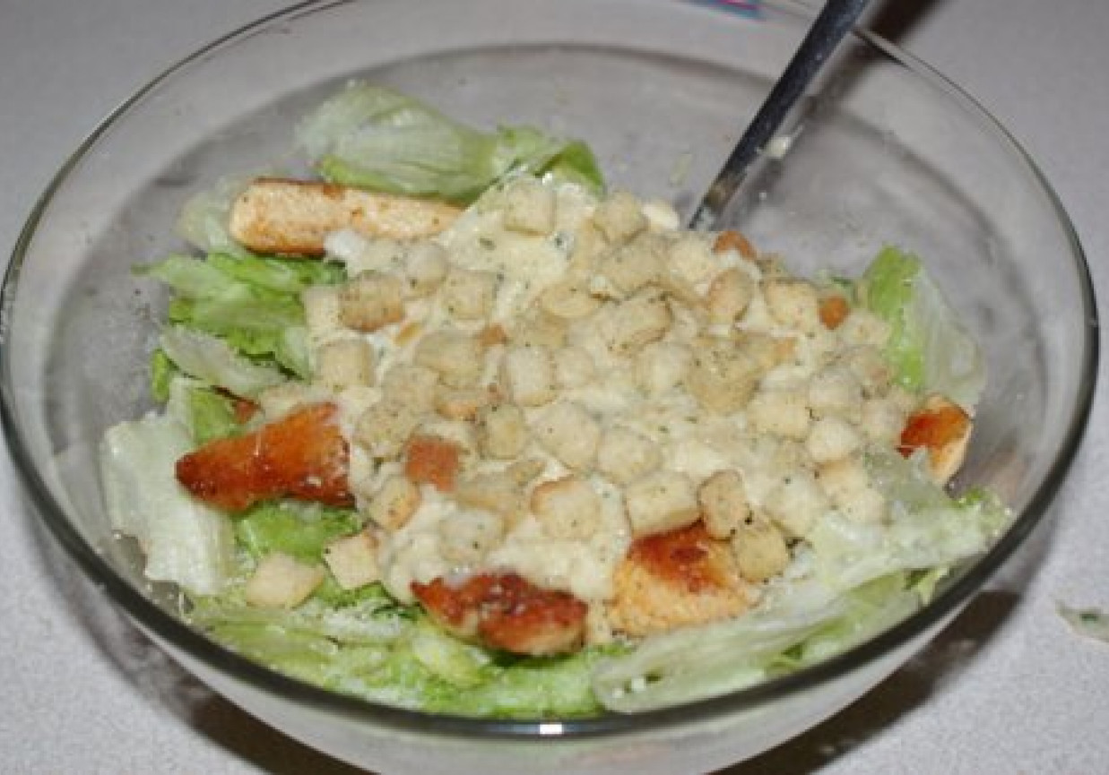 SAŁATKA CZOSNKOWA Z KURCZAKIEM foto
