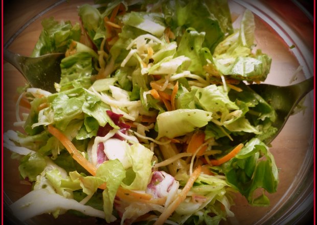 Fotografia przedstawiająca Sałatka do obiadu z mix salads