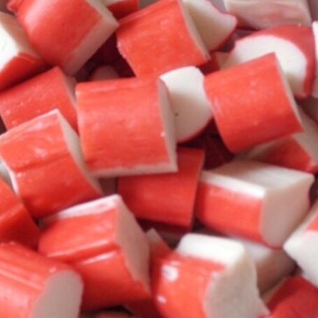 Krok 2 - Sałatka Eli z pomidorkami i paluszkami surimi foto