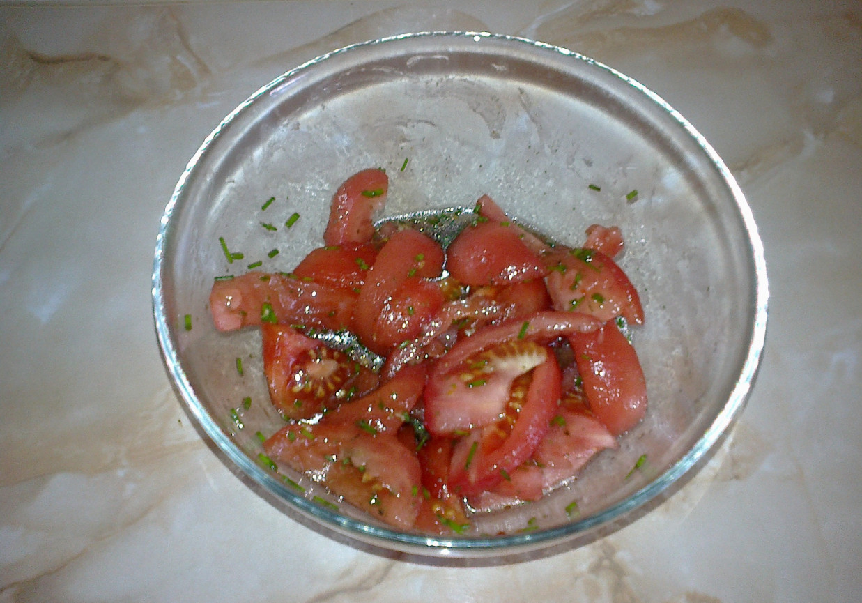 Sałatka fit z pomidorów foto