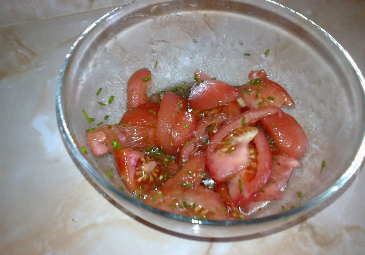 Sałatka fit z pomidorów foto
