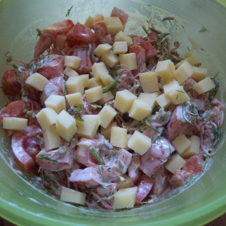 Krok 5 - Sałatka grillowa z pomidorem , kiełkami i koperkiem :) foto