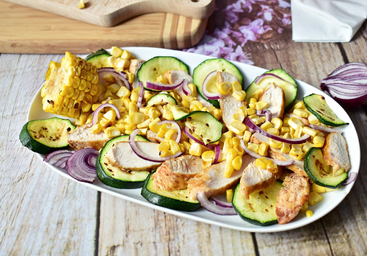 Sałatka grillowa foto