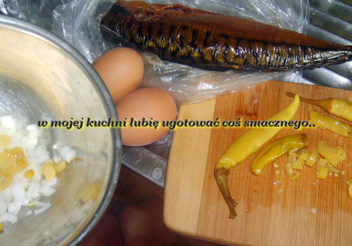 sałatka jajeczno-makrelowa z pepperoni... foto
