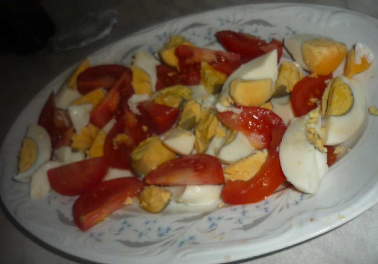 Sałatka jajeczno-pomidorowa foto