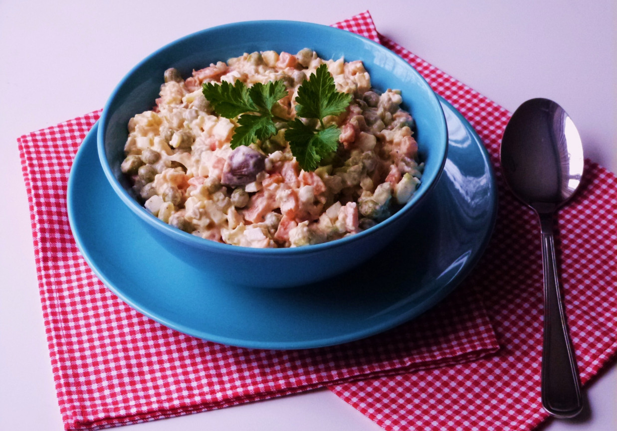 Sałatka jarzynowa z rydzami foto