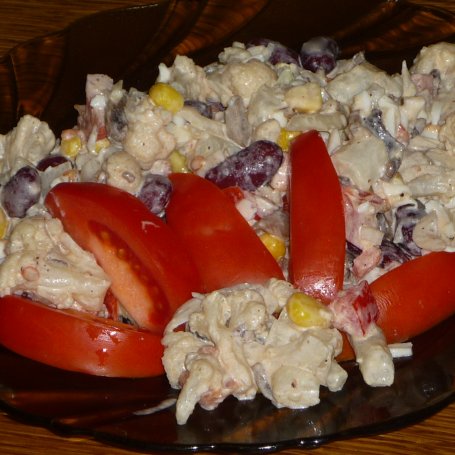 Krok 4 - Sałatka kalafiorowa ze smażonymi pieczarkami,pomidorami, fasolą i kukurydzą konserwową foto