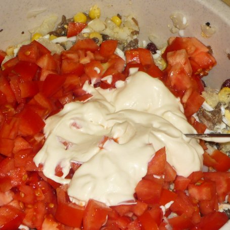 Krok 2 - Sałatka kalafiorowa ze smażonymi pieczarkami,pomidorami, fasolą i kukurydzą konserwową foto