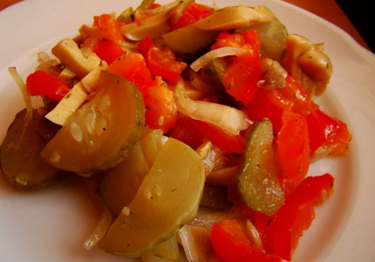 Sałatka konserwowa foto