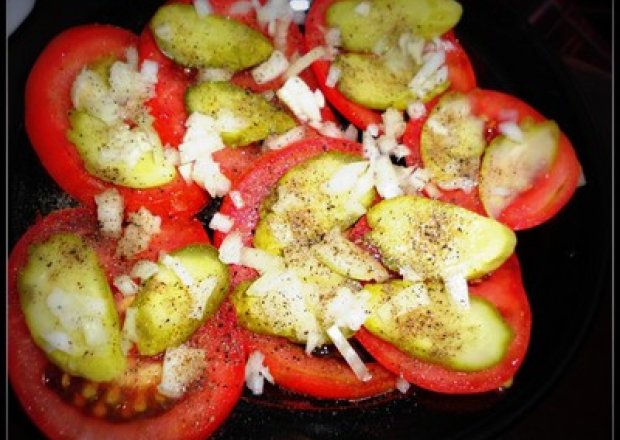 Fotografia przedstawiająca Salatka letnia z pomidorów