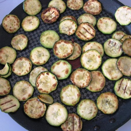 Krok 5 - Sałatka makaronowa z kurczakiem i cukinią foto