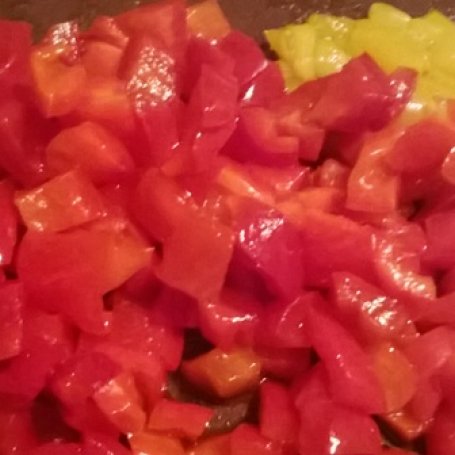 Krok 2 - sałatka makaronowa z sosem czosnkoso koperkowym foto