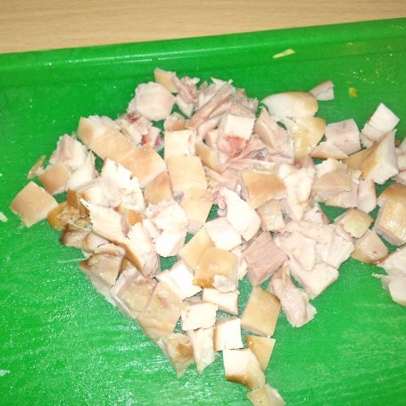 Krok 2 - Sałatka makaronowa z wędzonym kurczakiem foto