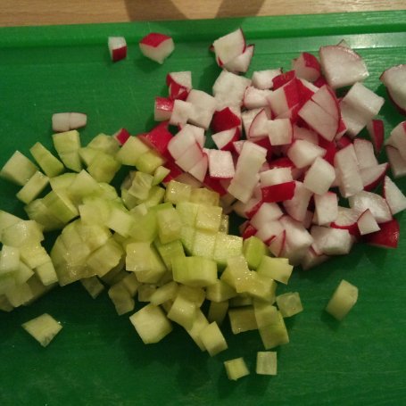 Krok 3 - Sałatka makaronowa z wędzonym kurczakiem foto