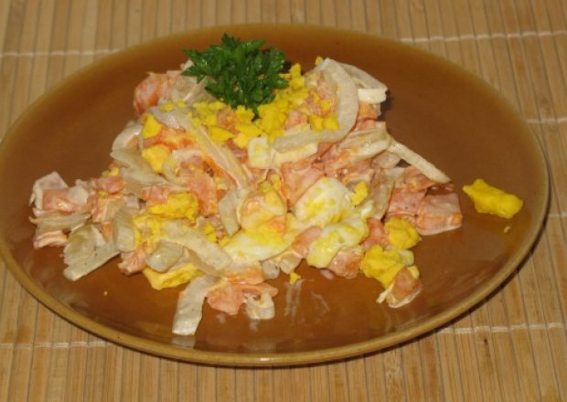 Fotografia przedstawiająca Sałatka- marchewka z cebulą
