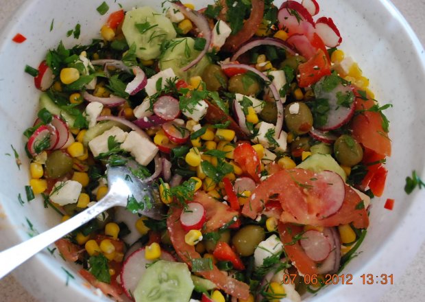 Fotografia przedstawiająca salatka misz masz