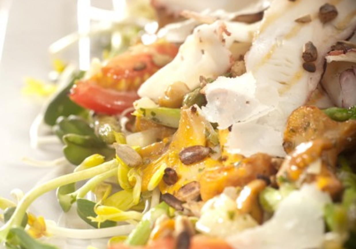 Sałatka na ciepło ze smażonych kurek foto