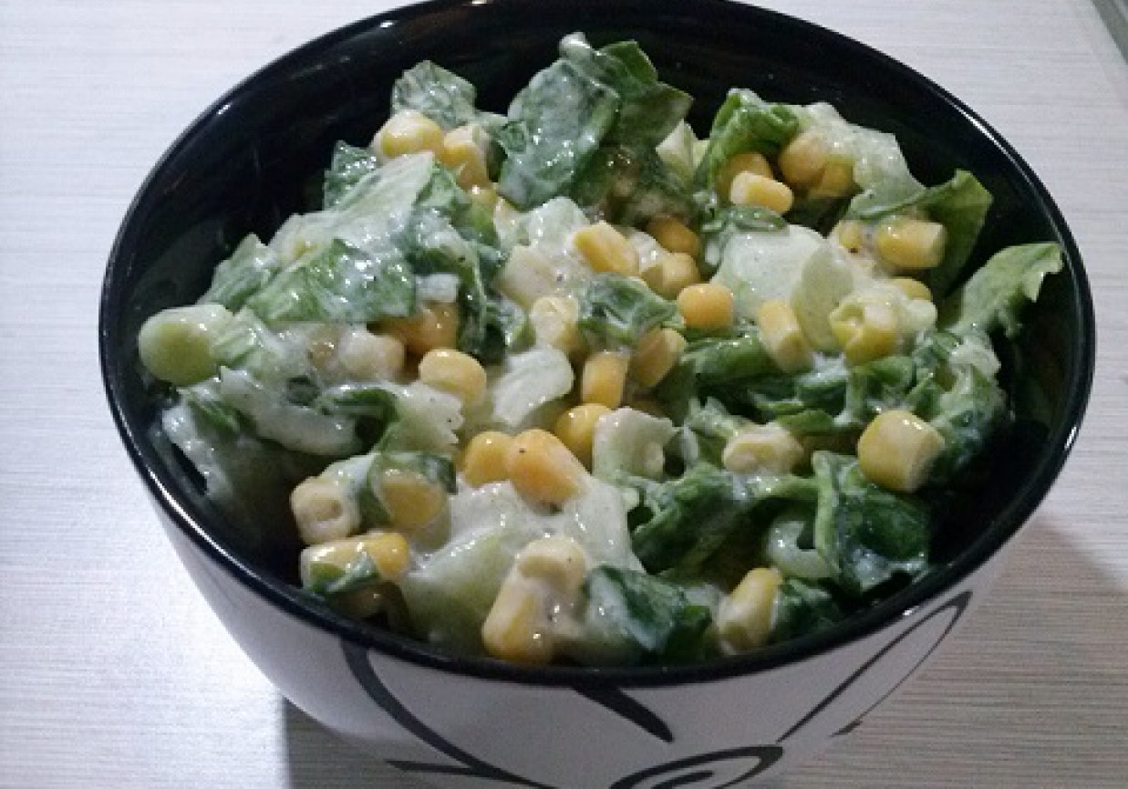 Sałatka obiadowa na zielono foto
