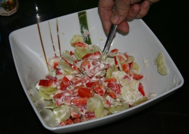 Fotografia przedstawiająca sałatka obiadowa