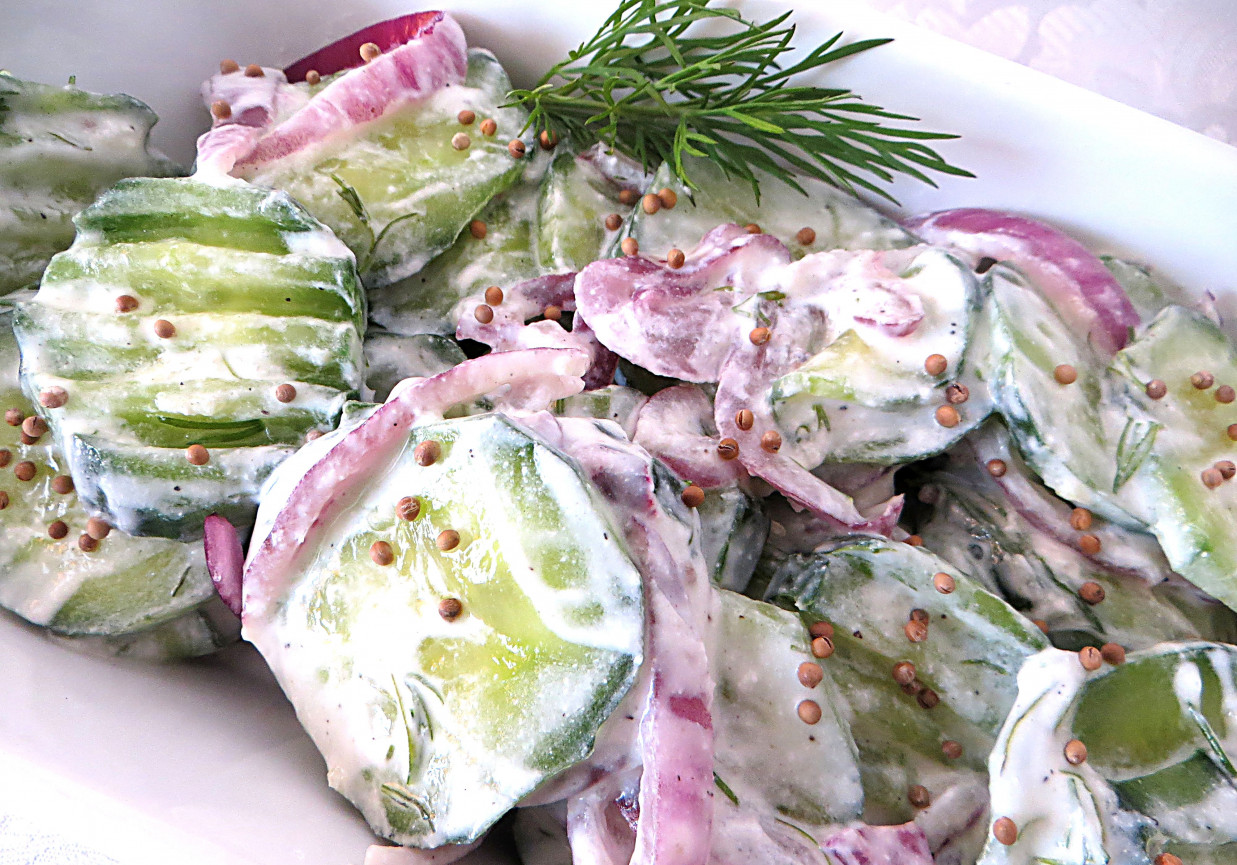 Sałatka ogórkowa Raita foto