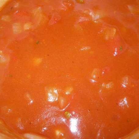 Krok 2 - Sałatka ogórkowa w sosie pomidorowym foto