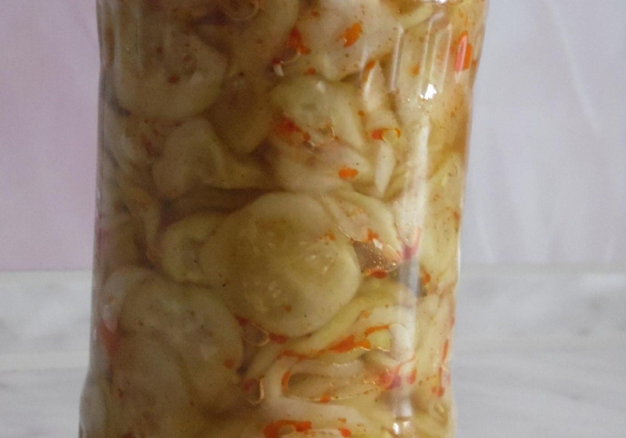 Sałatka ogórkowa z chilli foto