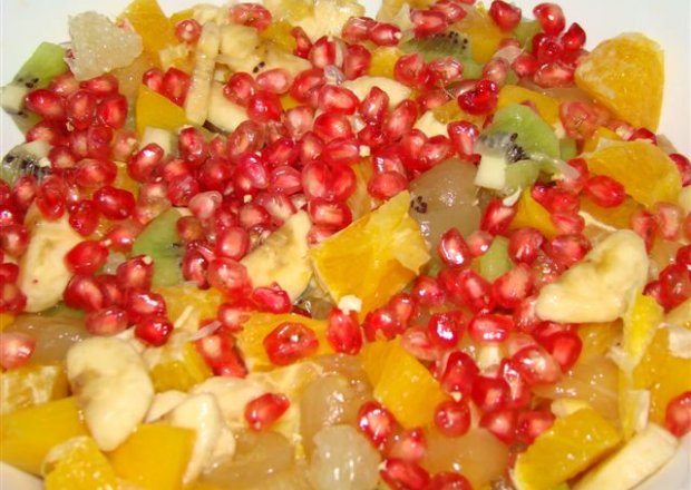 Fotografia przedstawiająca sałatka owocowa dla dorosłych
