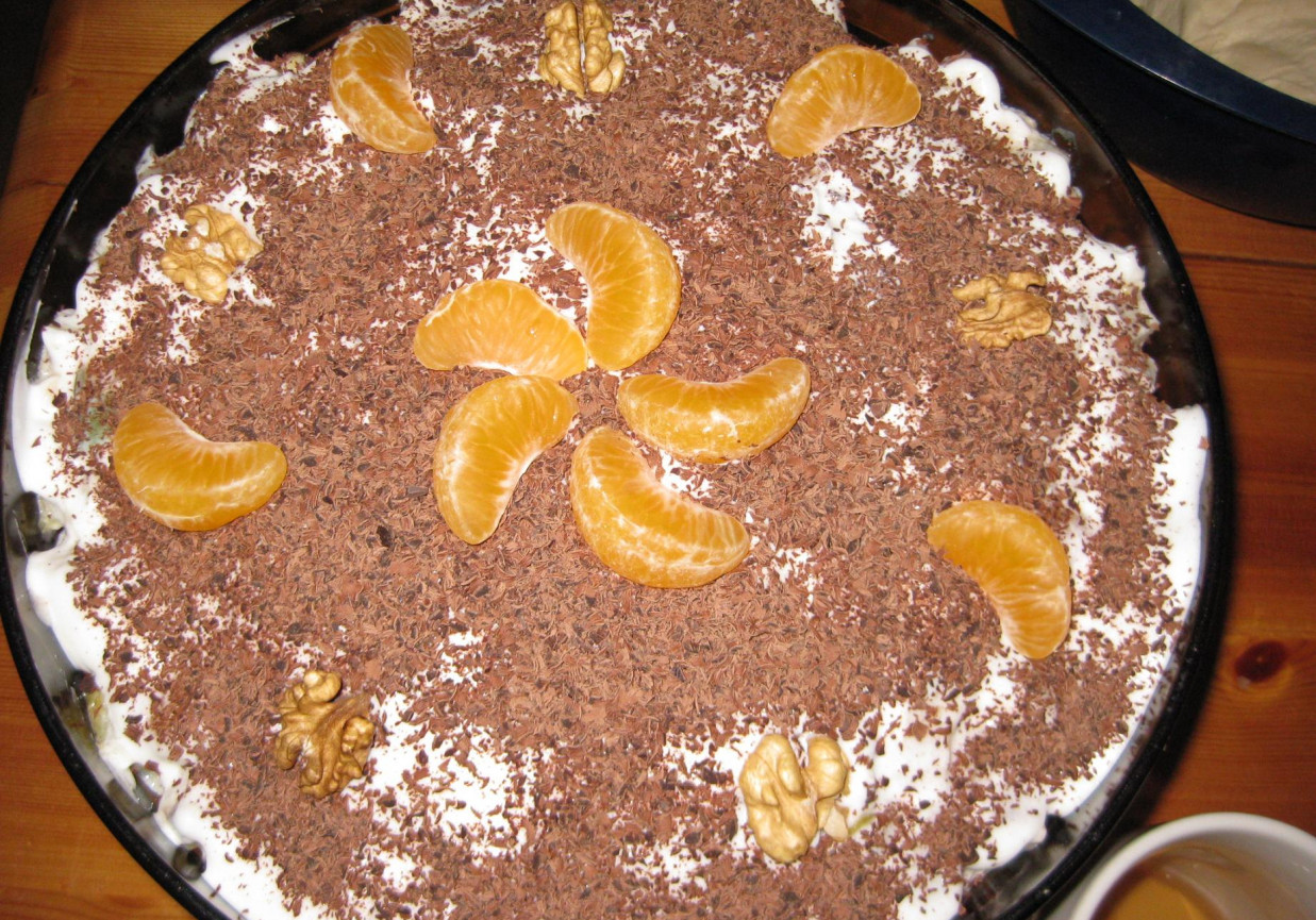 Sałatka owocowa z bitą śmietaną i czekoladą foto