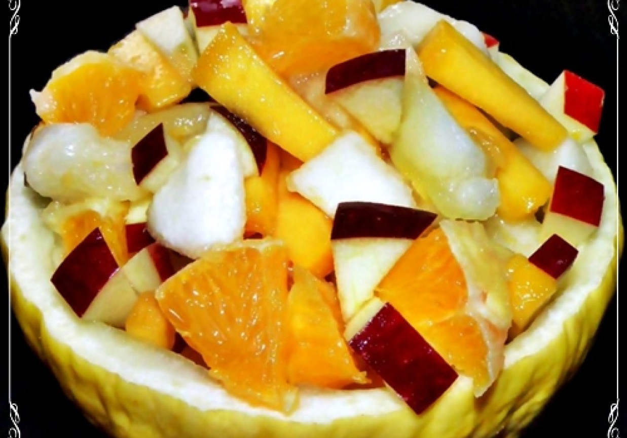 Sałatka owocowa z cukrem waniliowym foto