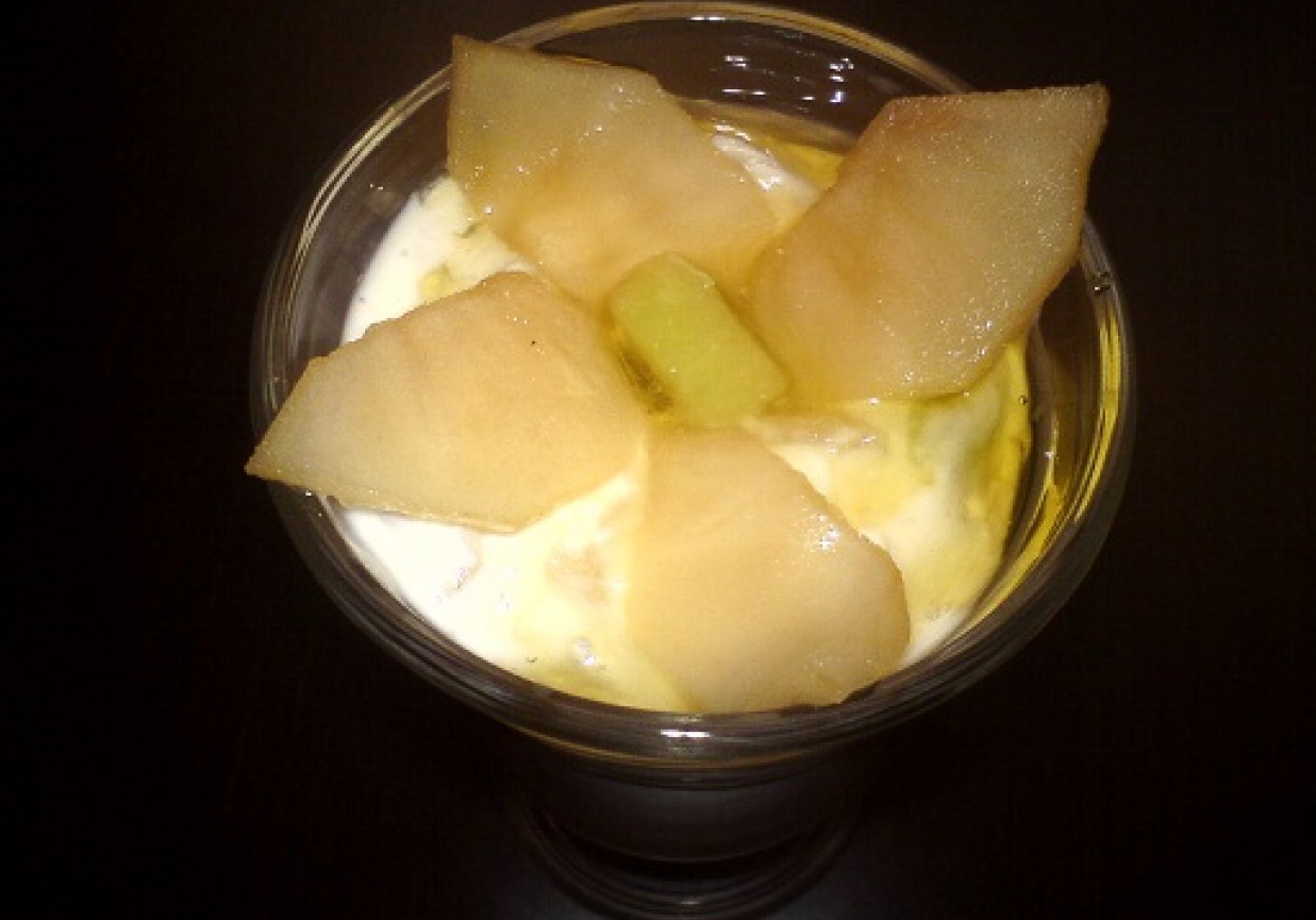 Sałatka owocowa z jogurtem, kiwi i jabłkiem foto
