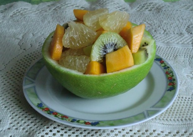 Fotografia przedstawiająca Sałatka owocowa z kaki