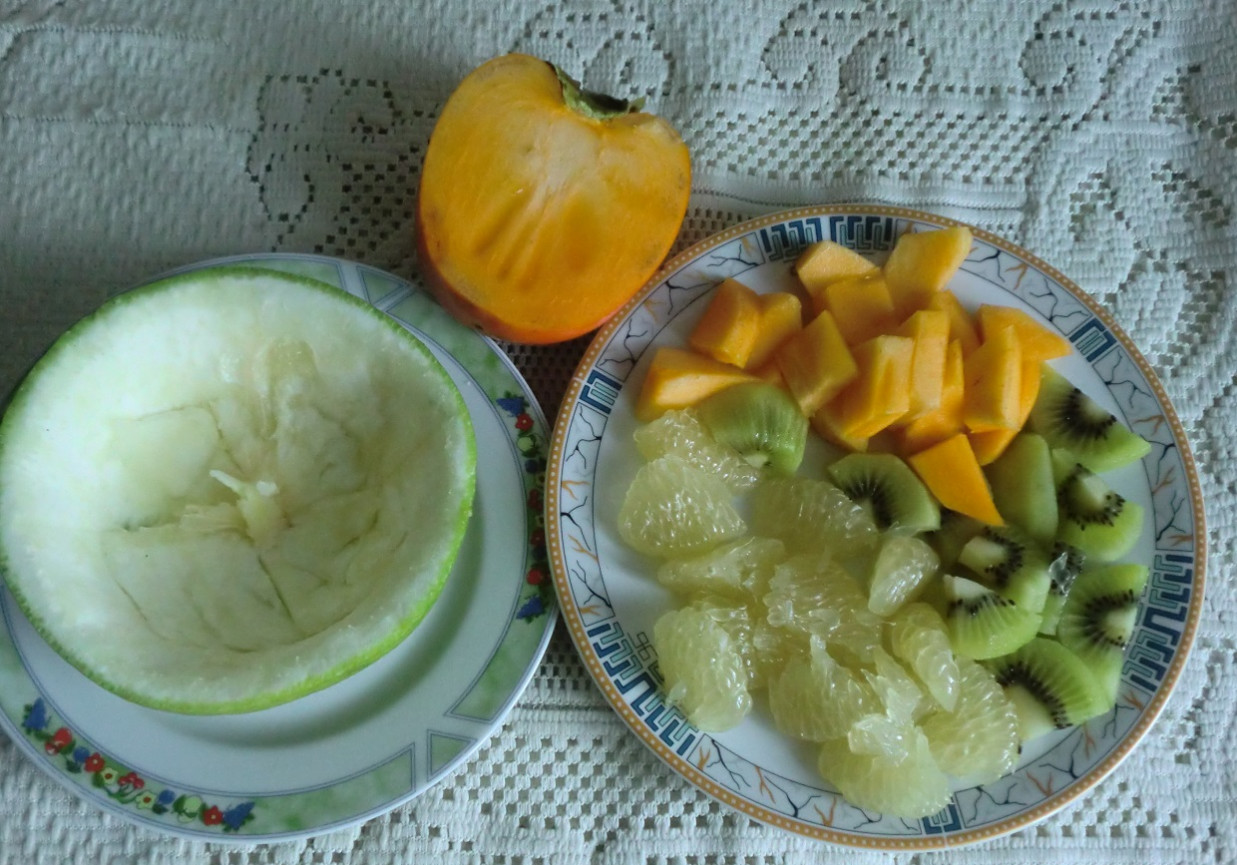 Sałatka owocowa z kaki foto
