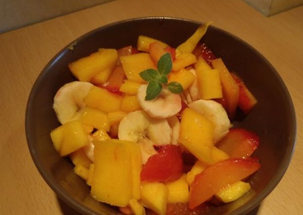 Fotografia przedstawiająca Sałatka owocowa z mango