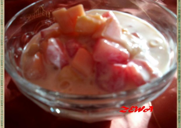 Fotografia przedstawiająca Sałatka owocowo jogurtowa