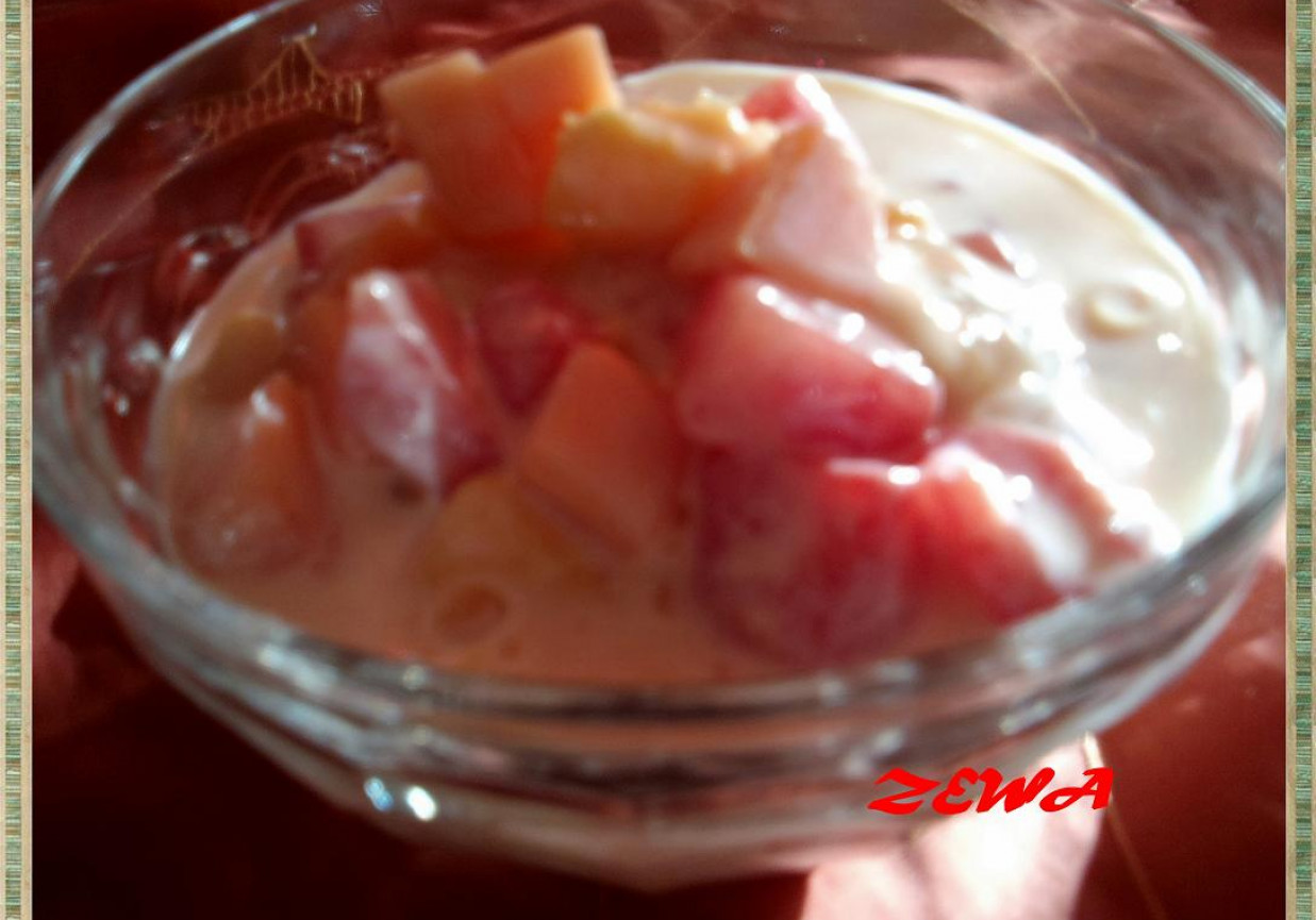 Sałatka owocowo jogurtowa foto