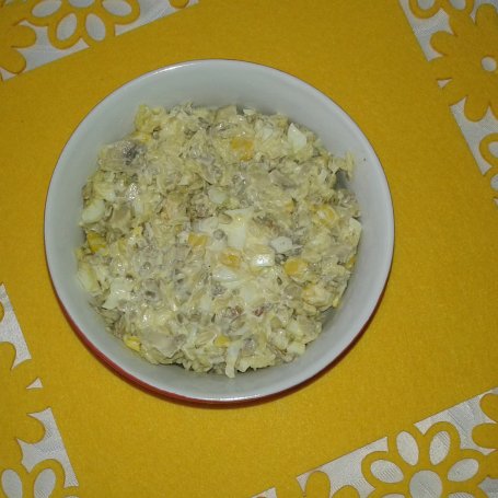 Krok 10 - Sałatka pieczarkowo - jajeczna z makaronem ryżowym foto