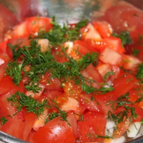Krok 2 - Sałatka pomidorowa w śmietanie foto