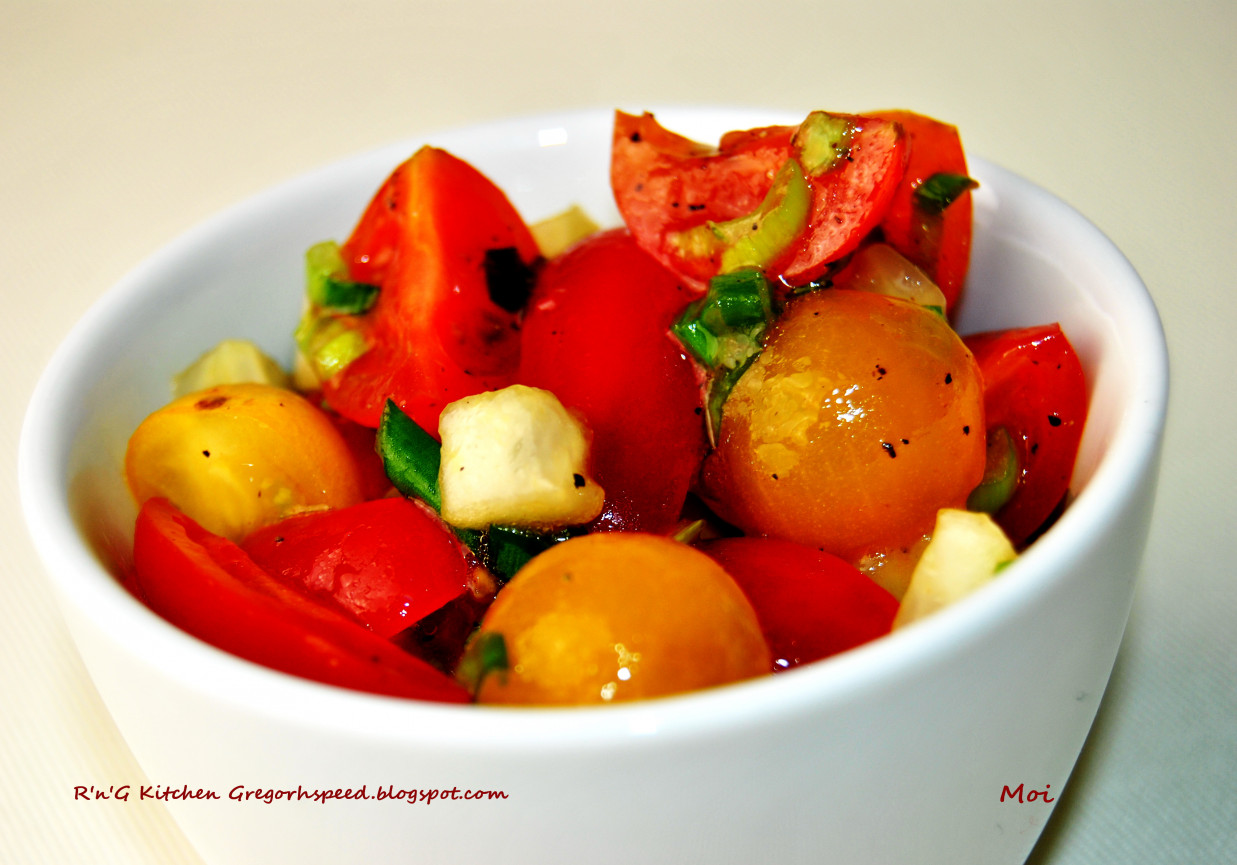 Sałatka pomidorowa foto