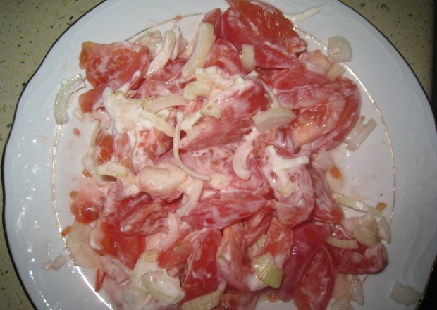 Fotografia przedstawiająca sałatka pomidorowa