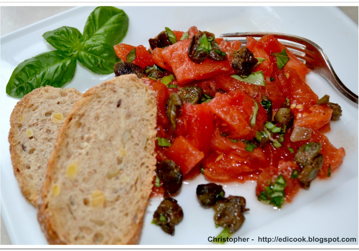 Sałatka pomidorowo-kaparowa foto