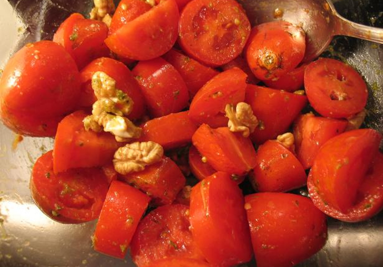 salatka pomidorowo - orzechowa foto